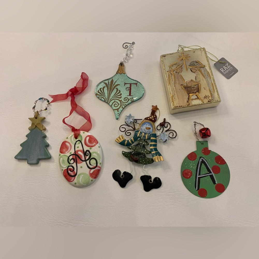Lot of 6 assorted Christmas ornaments, ceramic and multi media - Picture 1 of 9